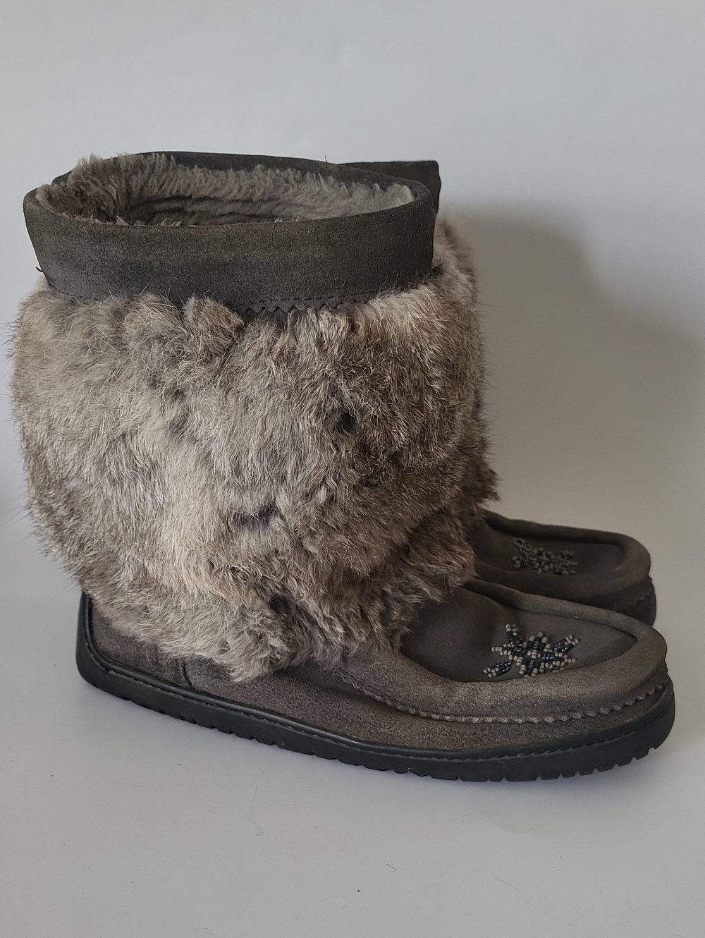 Manitobah Waterproof Snowy Owl Mukluks Charcoal Grey Fur Boots Size 7